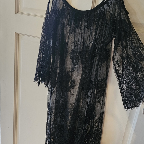 Lace Gown - Picture 2 of 5
